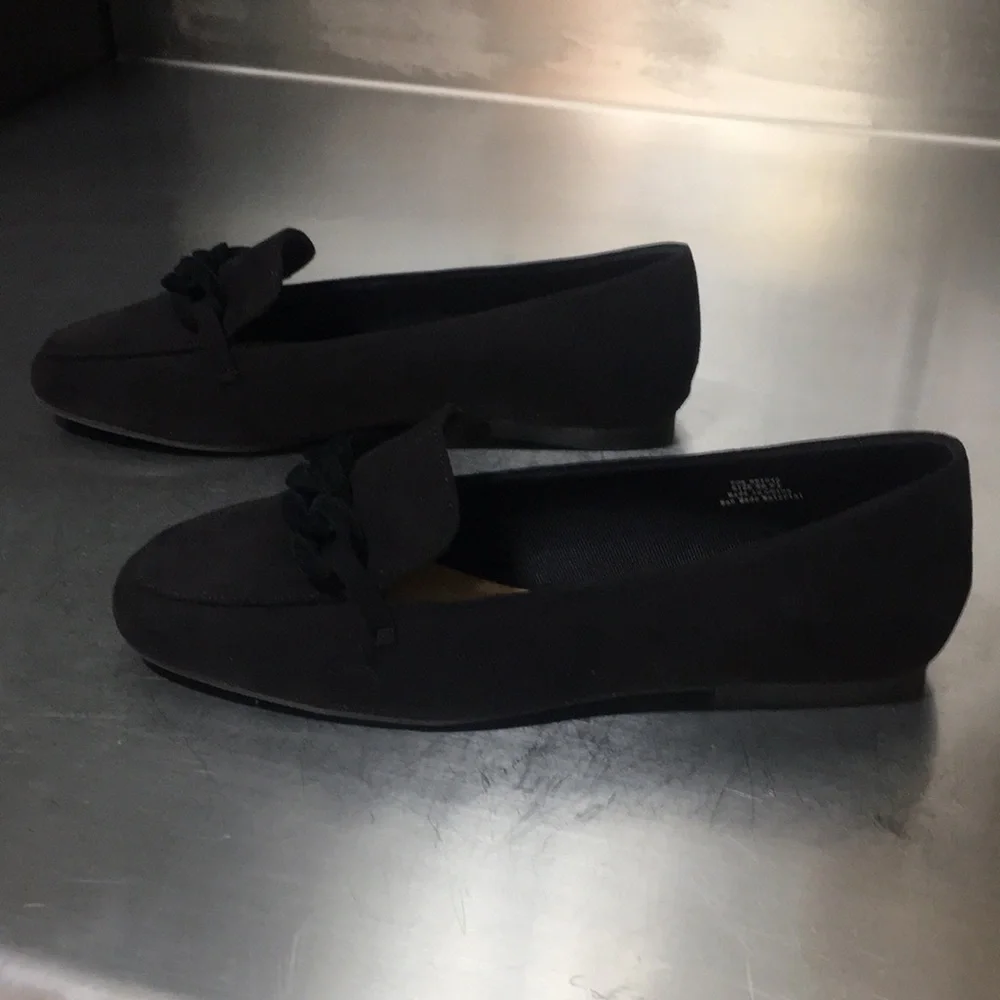 New WB Woman’s Journee Collection Elegant Black Loafers for Women - Picture 3 of 6